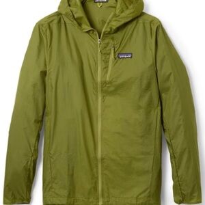 Patagonia Green Windbreaker with Hood and Water-Resistant Fabric
